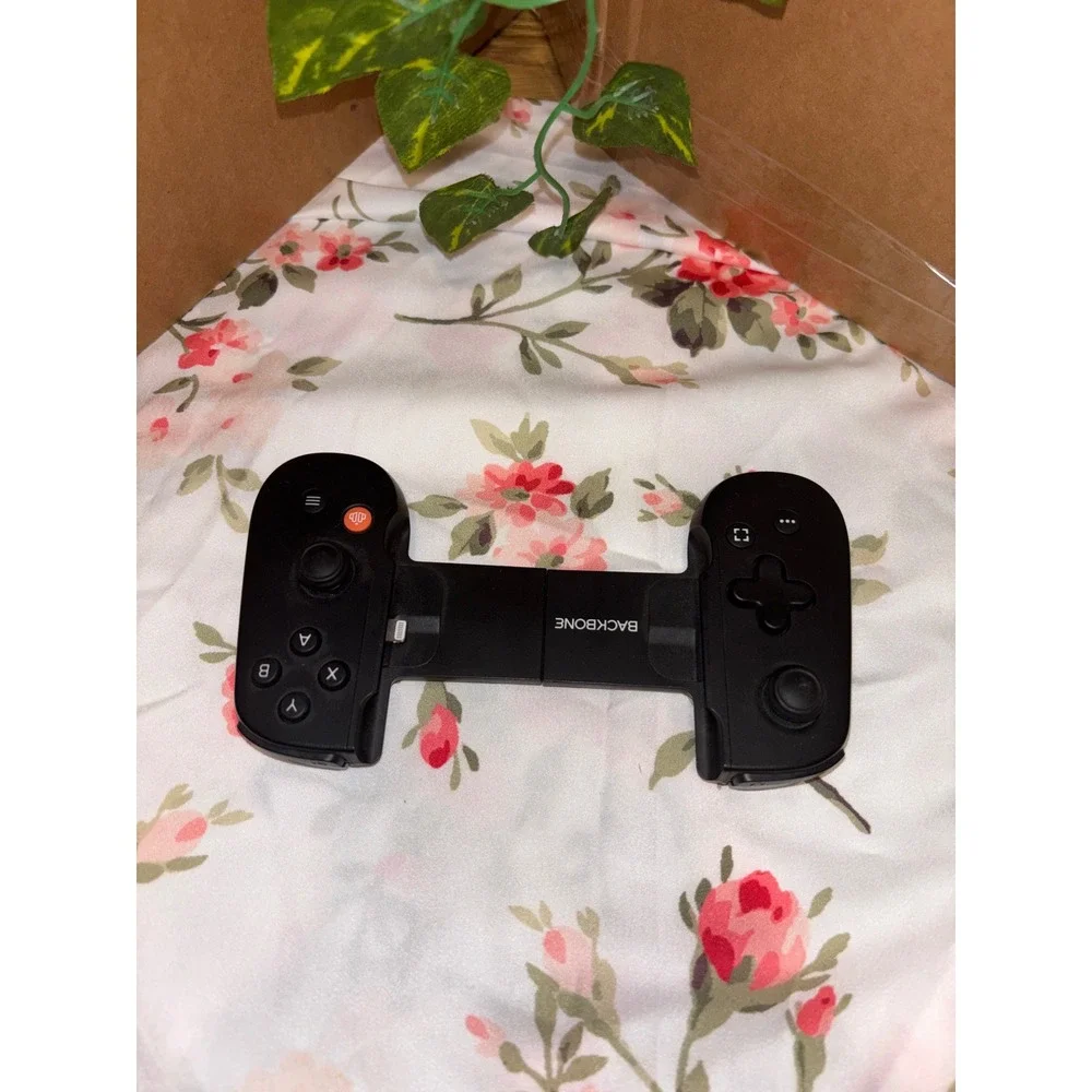 Backbone One Mobile Gaming Controller for iPhone Lightning Black BB-01-B-B